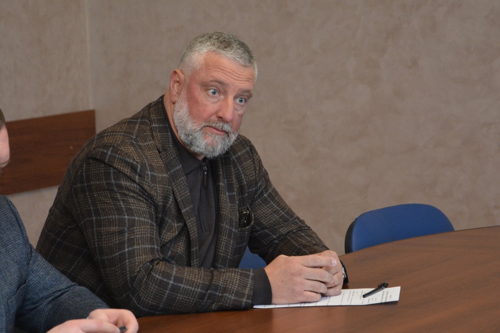 Парковка во дворе: как жильцам МКД законно решить проблему с машиноместами обсудили в Воронежской гордуме Парковка во дворе: как жильцам МКД законно решить проблему с машиноместами обсудили в Воронежской гордуме