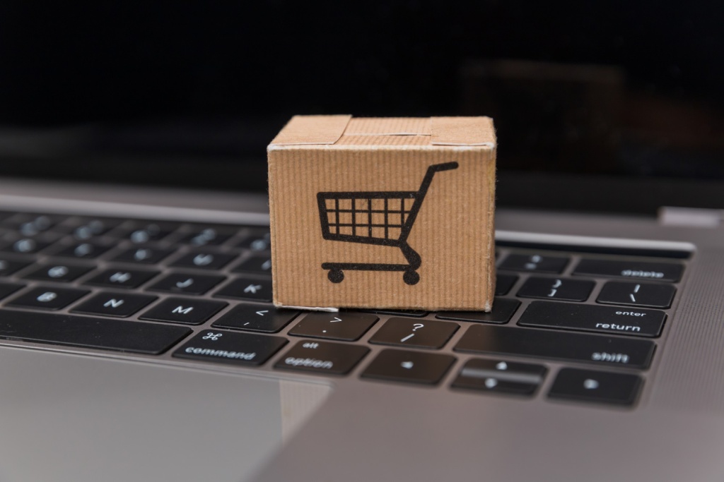 Продавцы на маркетплейсах РФ стали переходить из самозанятых в ИП