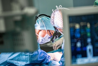 Специалисты Воронежского онкоцентра удачно удалили у пациента злокачественную опухоль по новой методике
