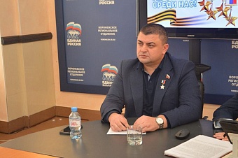 Председатель Воронежской гордумы, Герой России Андрей Дьяченко рассказал школьникам о патриотизме и жизненных ценностях