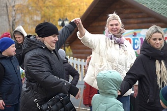 Воронеже семейный праздник в День народного единства прошёл на улице Ломоносова