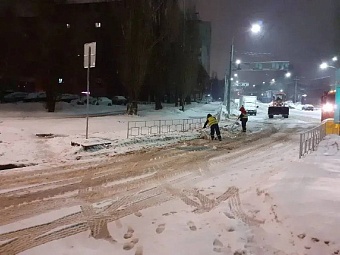 Коммунальные службы Воронежа продолжают бороться с последствиями непогоды