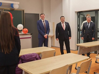 Глава Воронежа Сергей Петрин высоко оценил результаты реконструкции здания СОШ № 45, назвав его одним из лучших в городе